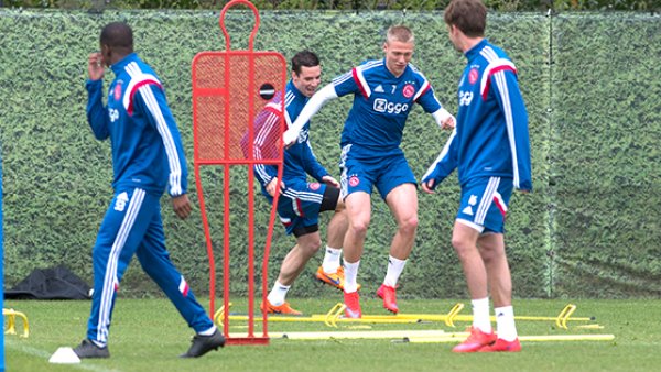 队在赛季初 队在赛季初